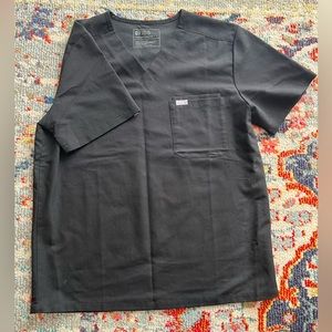 FIGS Men's Leon Three-Pocket Scrub Top, size Large, color Black